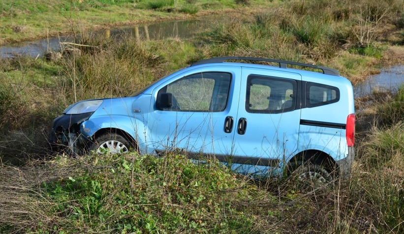 Radyoyu açmak isterken canından oluyordu