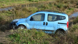 Radyoyu açmak isterken canından oluyordu