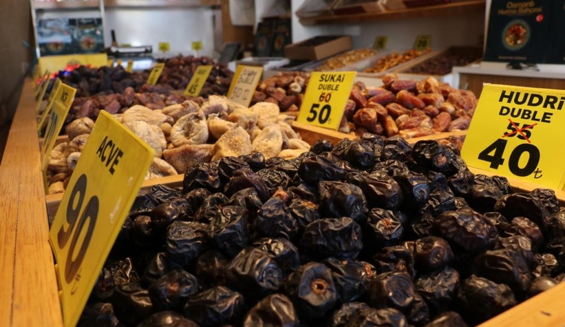 Ramazan'ın gözdesi hurmalar, tezgahları süsledi