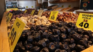 Ramazan'ın gözdesi hurmalar, tezgahları süsledi