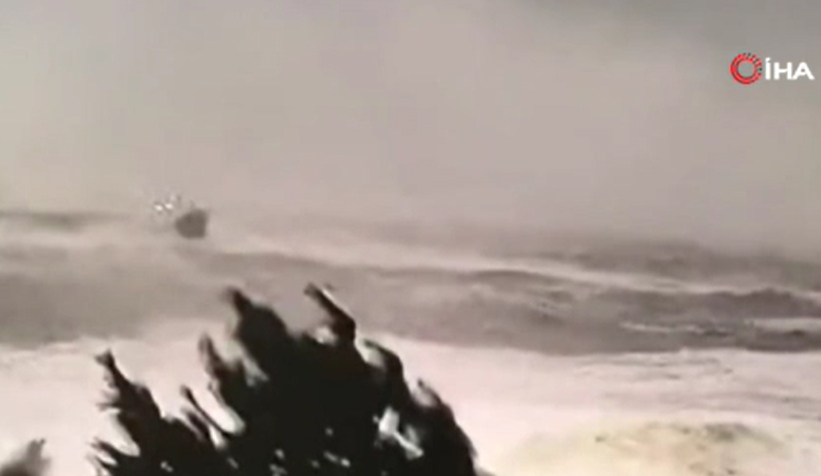 Raylarda yürüyen vatandaşa Yüksek Hızlı Tren çarptı