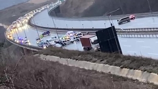 Rehine krizi sebebiyle kapanan otoyol 3 saat sonra açıldı