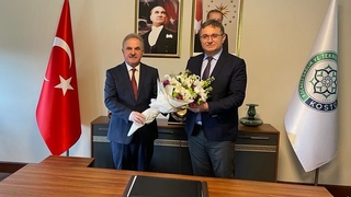 Rektör Elmas görevine başladı