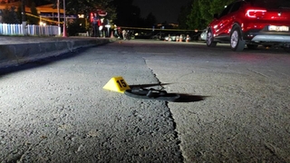 Restoran önünde vuruldu, terliği ve arabasını bırakıp yaralı halde kaçtı