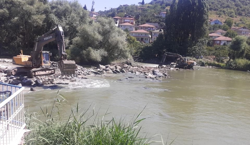 Restorasyon için nehir yatağı düzenleniyor.