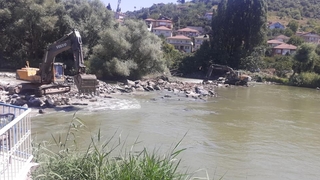 Restorasyon için nehir yatağı düzenleniyor.