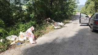 Rezillik mahalleyi çöplüğe çevirdiler