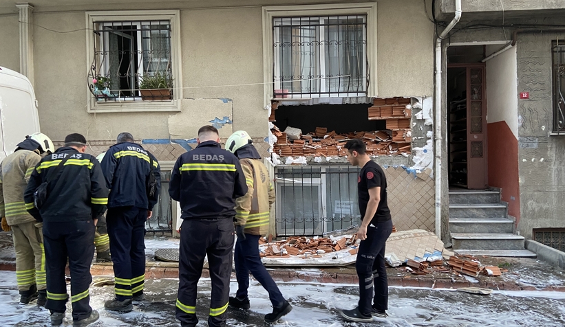 Rögar patladı; 4 katlı binanın giriş dairesinin duvarı yıkıldı