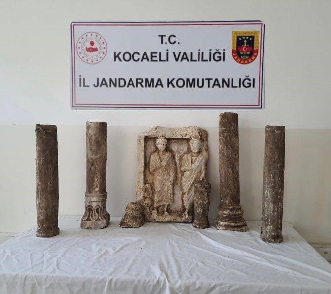 Roma dönemine ait heykel ve sütunlar ele geçirildi
