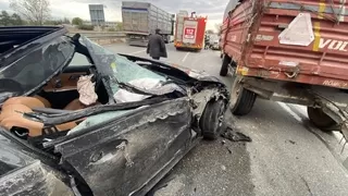 Römorka çarpan lüks otomobil pert oldu