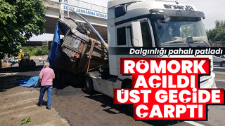 Römorku açılıp üst geçide çarpan tır bu hale geldi