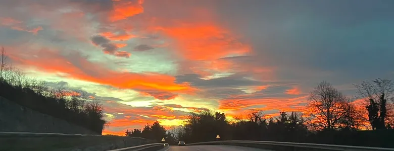 Sabahın ilk ışıklarıyla kartpostallık manzara