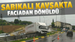 Sabıkalı kavşakta bir kaza daha