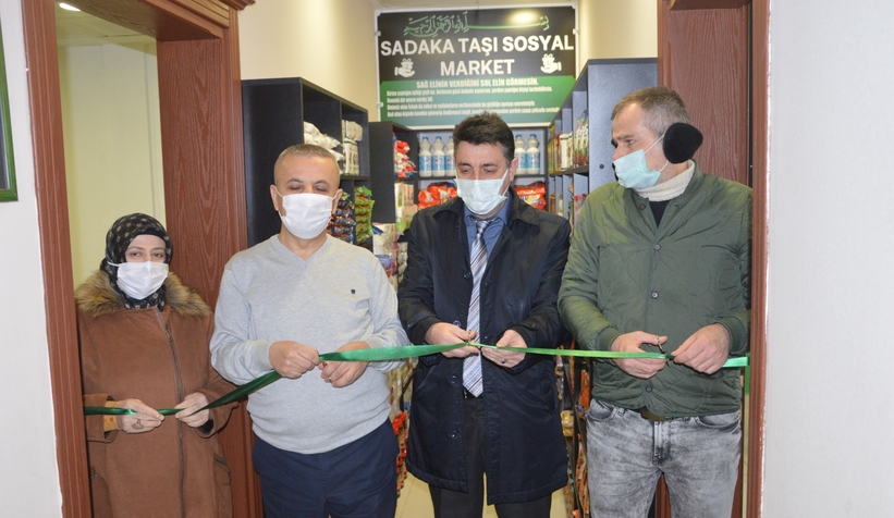 Sadaka Taşı Sosyal Market açıldı