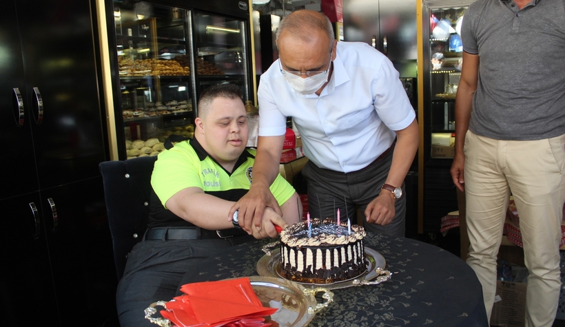 Sadık'a sürpriz doğum günü