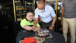 Sadık'a sürpriz doğum günü