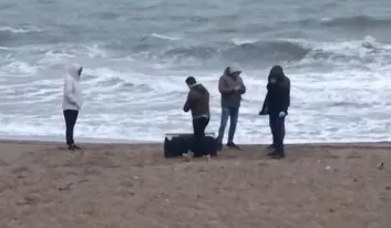 Sahile bu kez uyuşturucu dolu çanta vurdu