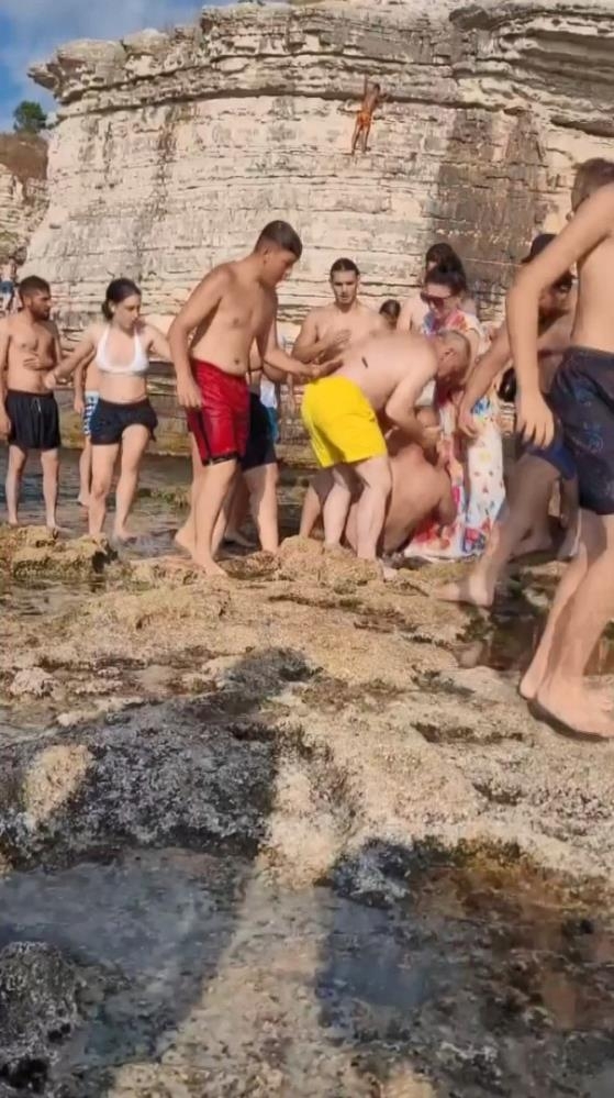 Sahiller ringe döndü, yumruk ve tekmeler havada uçuştu