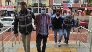 Sahte altınlarla yakalandılar