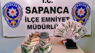 Sahte dolar bozduran şüpheli gözaltına alındı