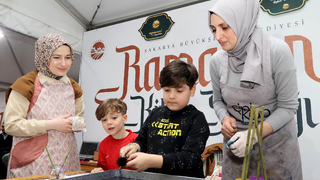 Sakarya 11 ayın sultanı Ramazan’ın huzurunu bu sokakta hissediyor