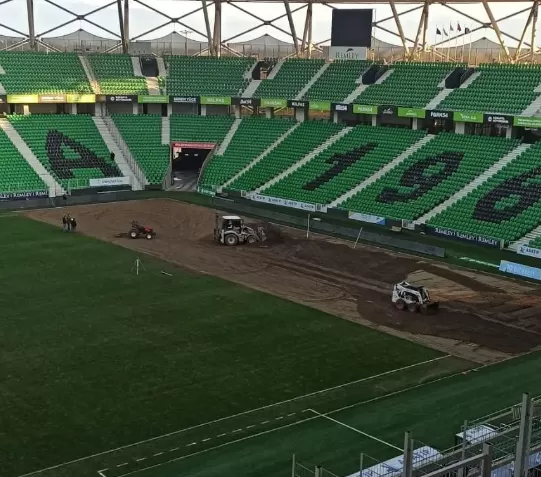 Sakarya Atatürk Stadyumu'nun çimleri yenileniyor