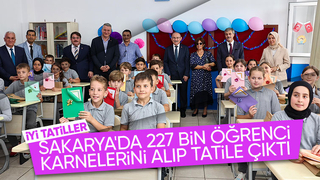 Sakarya'da 227 bin öğrenci karne heyecanı yaşadı