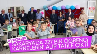 Sakarya'da 227 bin öğrenci karne heyecanı yaşadı