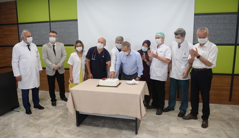 Sakarya'da 50'nci böbrek nakline pastalı kutlama