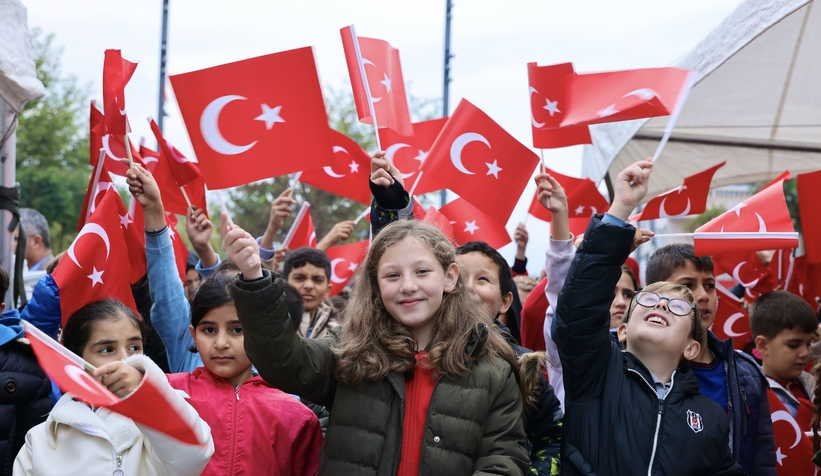 Sakarya'da Cumhuriyet Bayramı kutlamaları çelenk sunma töreni ile başladı