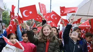 Sakarya'da Cumhuriyet Bayramı kutlamaları çelenk sunma töreni ile başladı