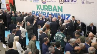 Sakarya'da protokol ve vatandaşlar bayramlaştı