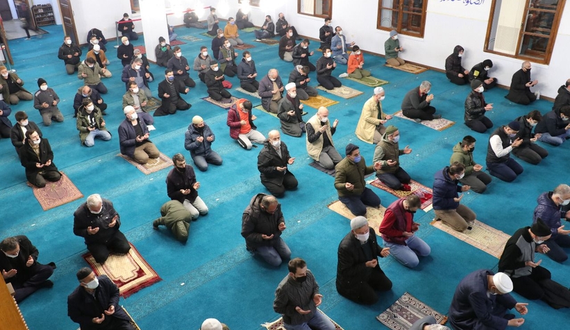 Sakarya'da  Regaip Kandili dualarla idrak edildi