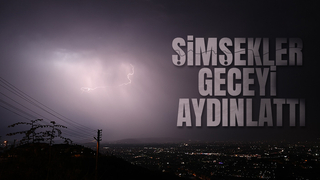 Sakarya'da şimşekler geceyi aydınlattı