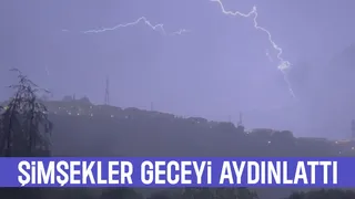 Sakarya'da şimşekler geceyi aydınlattı
