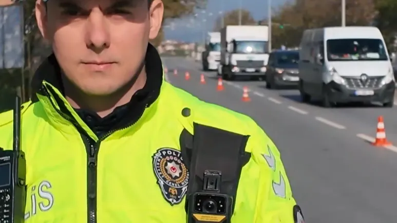 Sakarya'da trafik polisleri yaka kamerası takacak
