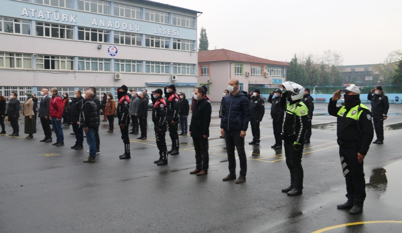 Sakarya'da tüm okullarda bayrak töreni yapıldı