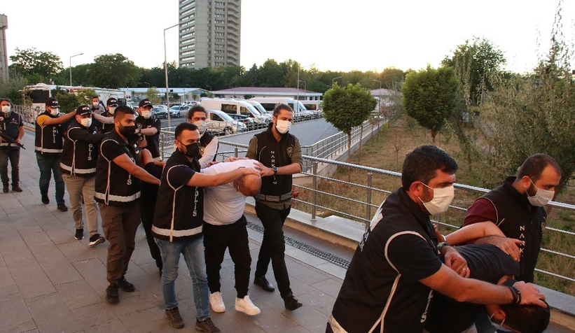 Sakarya'da yakalanan kadın baron tutuklandı