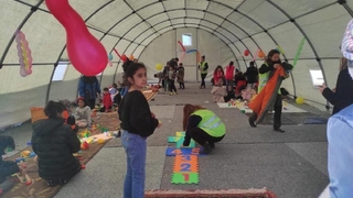 Sakarya'dan giden komandolar çocuk oyun çadırı kurdu