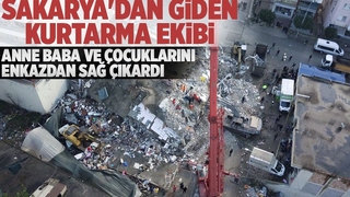Sakarya'dan giden kurtarma ekibi 3 kişiyi enkazdan çıkardı