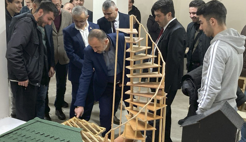 Sakarya MYO’da final sergileri açıldı