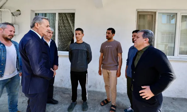 Sakarya Nehri'nde kaybolan çocuğun ailesini ziyaret etti