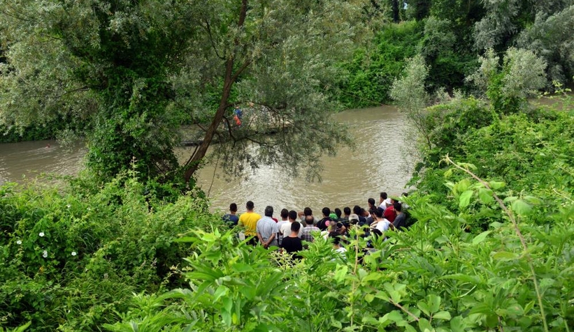 Sakarya Nehri'nde kaybolan genci arama çalışmaları sürüyor