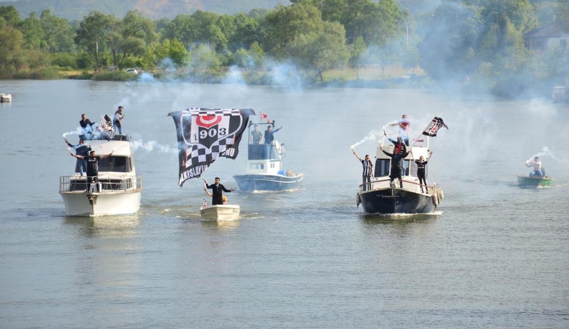 Sakarya Nehri'nde şampiyonluk kutlaması!