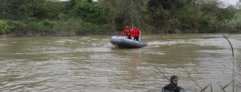Sakarya Nehri'ne düşen çocuğu arama çalışmaları devam ediyor