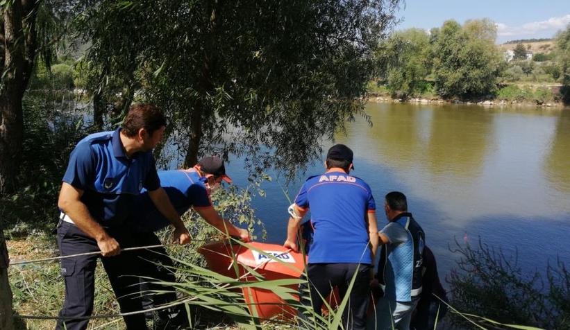 Sakarya Nehri’ni geçmek isterken kayboldu