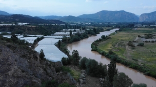 Sakarya nehrinin debisi arttı, suyu kahverengiye döndü