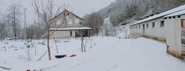 Sakarya'nın yüksek kesimlerine kar yağdı