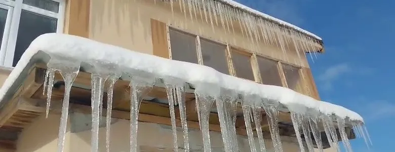 Sakarya'nın zirvesi dondu; Buz sarkıtları oluştu
