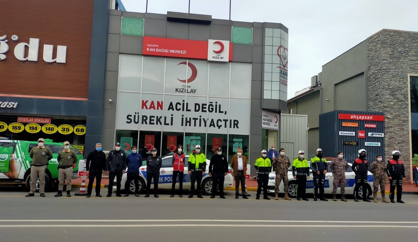 Sakarya polisinden Kızılay'a kan bağışı